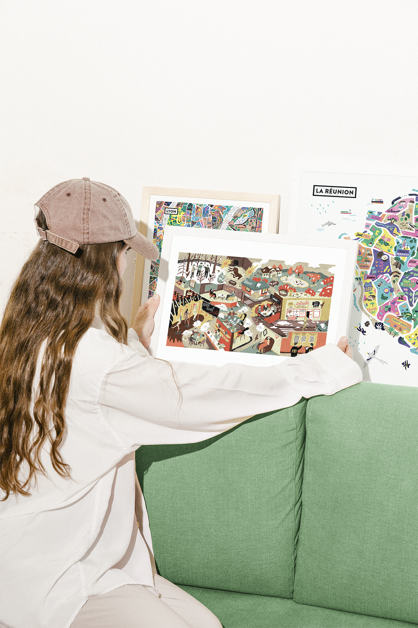 Affiche illustrée colorée et pleine de détails sur la série culte Les Soprano, avec Tony Soprano, sa famille et des symboles de la mafia italienne du New Jersey, dessin artistique de style graphique.